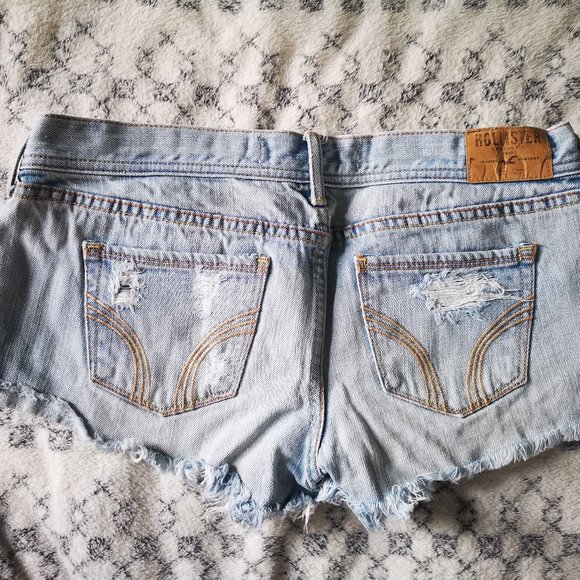 Hollister Ripped Jean Shorts - Picture 3 of 3
